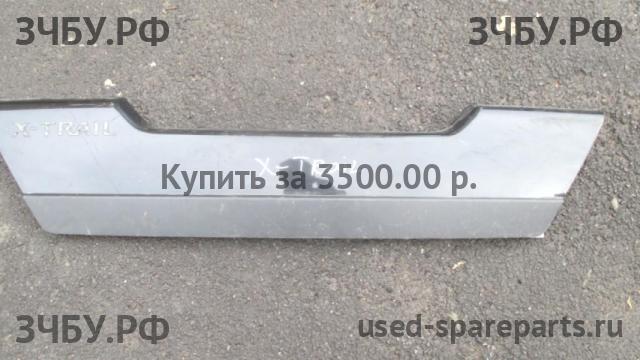 Nissan X-Trail 2 (T31) Накладка на дверь багажника