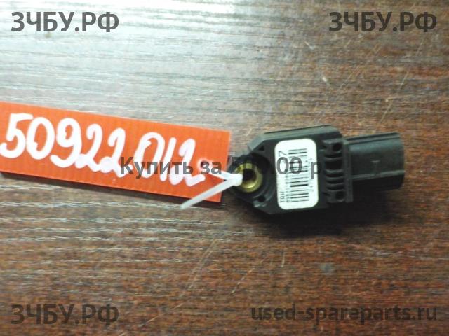 Toyota Corolla (E14 - E15) Датчик удара AIR BAG (SRS)