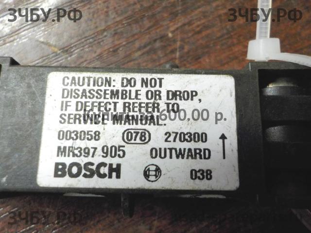 Mitsubishi Carisma (DA) 2000-> Датчик удара AIR BAG (SRS)