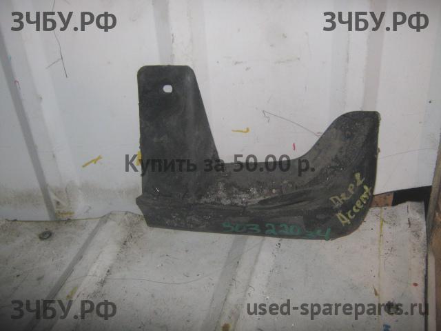 Hyundai Accent 2 Брызговик задний правый