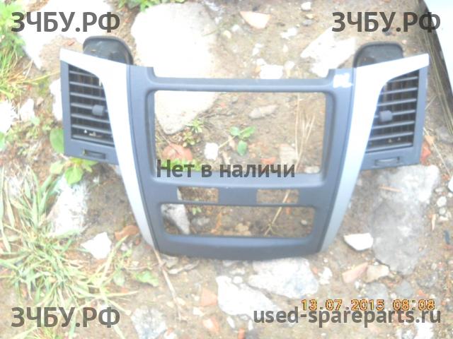 Toyota Hi Lux (3) Pick Up Накладка декоративная на торпедо