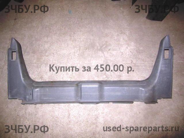 Volvo S80 (1) Обшивка багажника задней панели