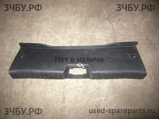 Hyundai i30 (1) [FD] Обшивка багажника задней панели