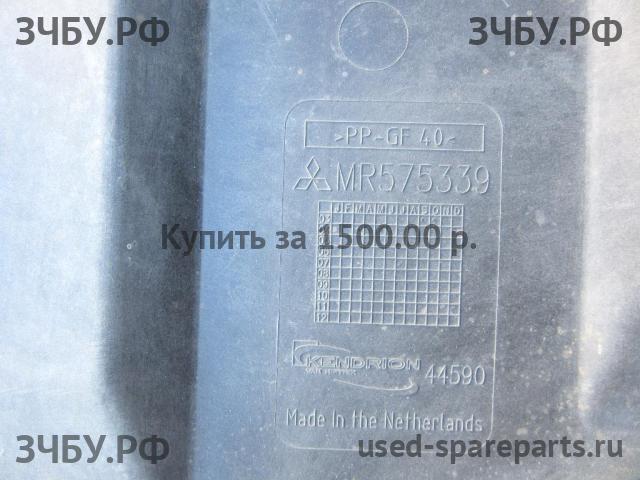 Mitsubishi Colt 6 (Z30) Пыльник двигателя