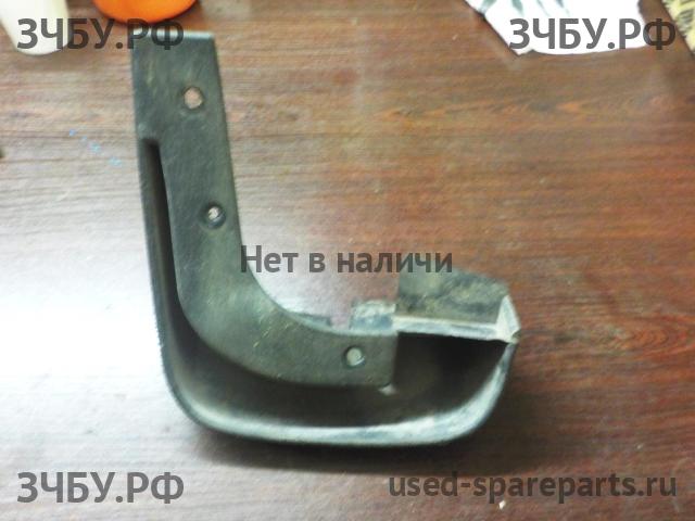 Honda Civic 8 (4D) Брызговик передний правый