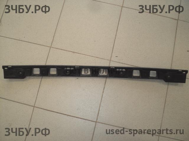 Volkswagen Golf 5 Plus Кронштейн бампера задний