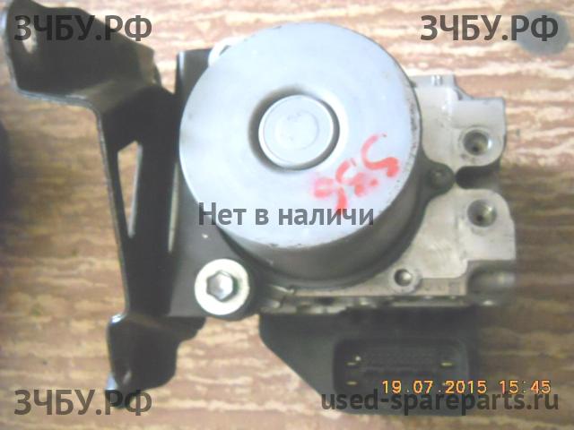Toyota Hi Lux (3) Pick Up Блок ABS (насос)