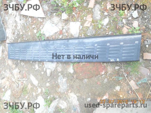 Toyota Hi Lux (3) Pick Up Накладка заднего бампера