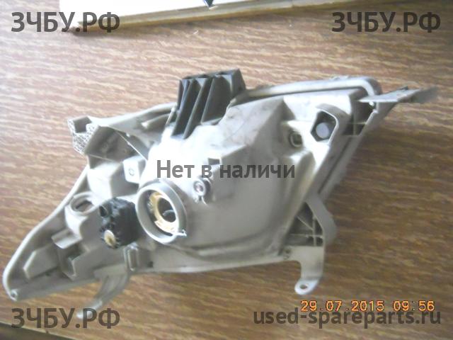 Toyota Hi Lux (3) Pick Up Фара правая