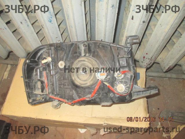 Nissan NP300 1 (D40) Фара левая