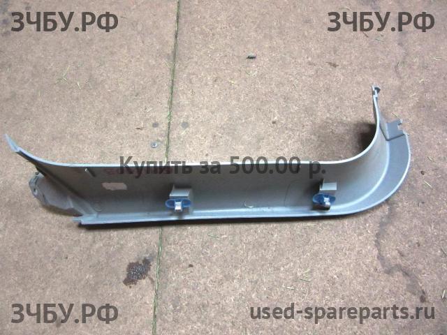 Opel Zafira B Обшивка двери багажника