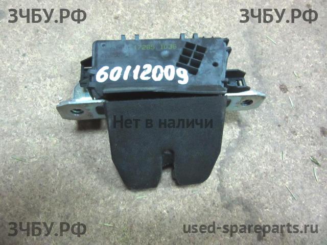 Opel Zafira B Замок двери