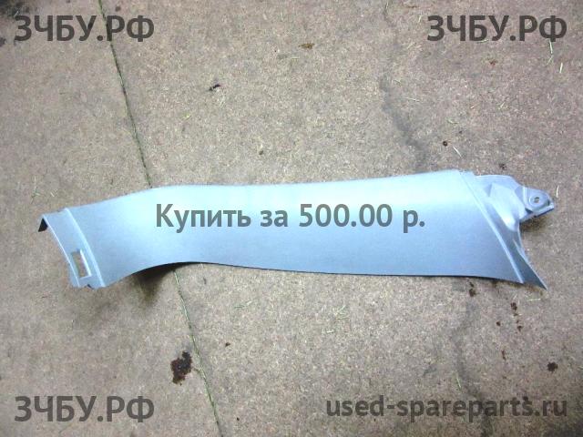 Opel Zafira B Обшивка двери багажника
