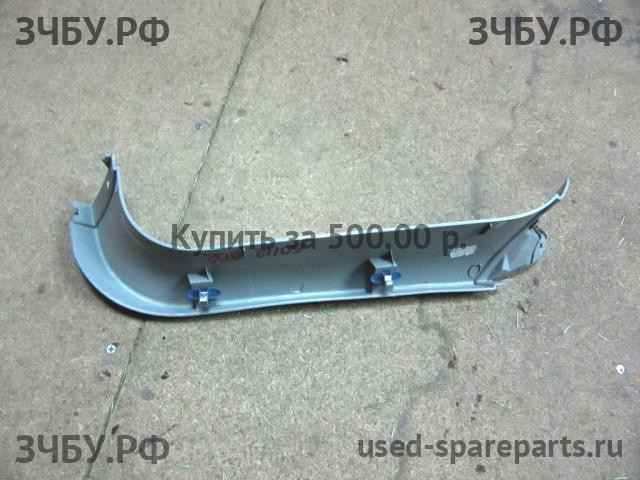 Opel Zafira B Обшивка двери багажника