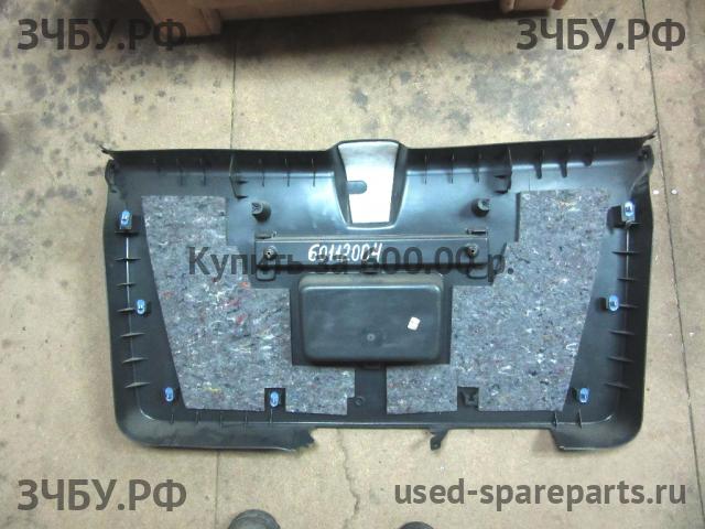 Opel Zafira B Обшивка двери багажника