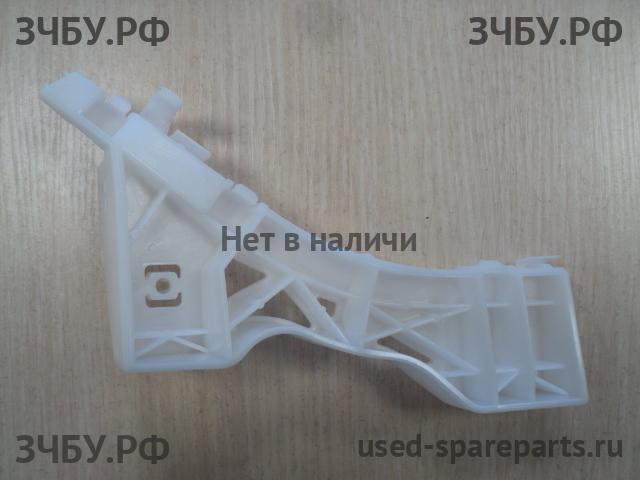Mazda 3 [BK] Кронштейн бампера передний