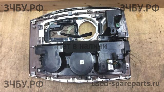 Infiniti QX56 [Z62] QX80 Накладка декоративная на кулису (консоль)