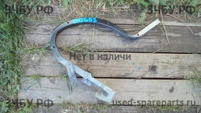 Chevrolet Cruze 1 Петля крышки багажника