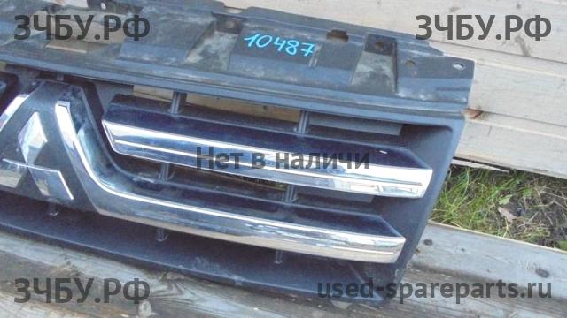 Mitsubishi Pajero/Montero 4 Решетка радиатора