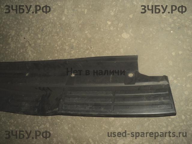 Mitsubishi Pajero/Montero 4 Накладка заднего бампера