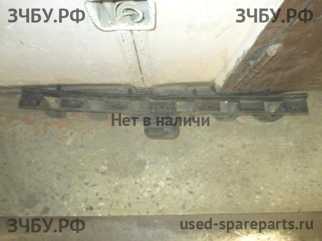 Ford Focus 3 Кронштейн бампера задний