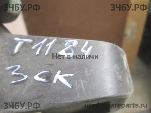 Ford Focus 3 Кронштейн бампера задний