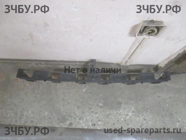 Ford Focus 3 Кронштейн бампера задний