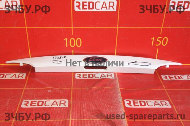 Ford Focus 3 Накладка крышки багажника