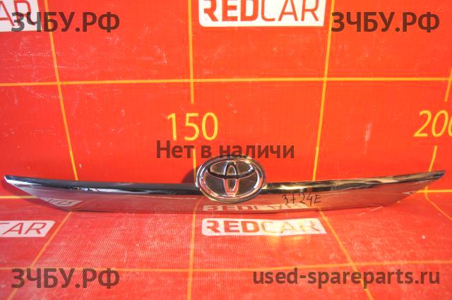 Toyota Camry 7 (V50) Накладка на крышку багажника