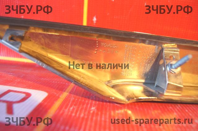 Toyota Camry 7 (V50) Накладка на крышку багажника