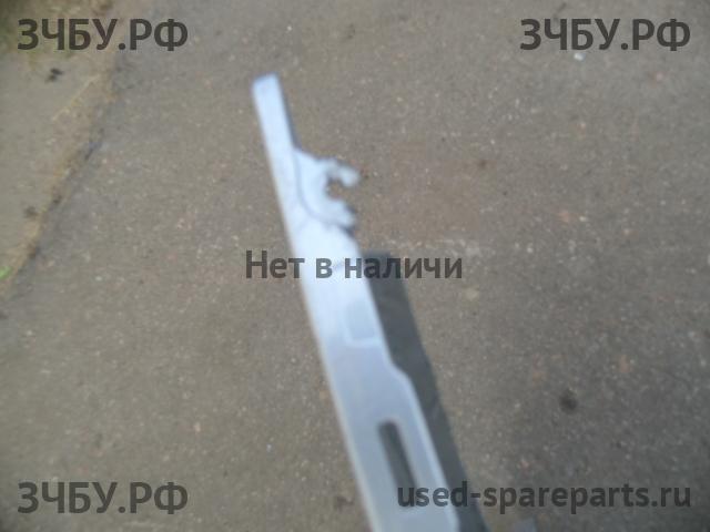 Honda Civic 8 (4D) Бампер передний