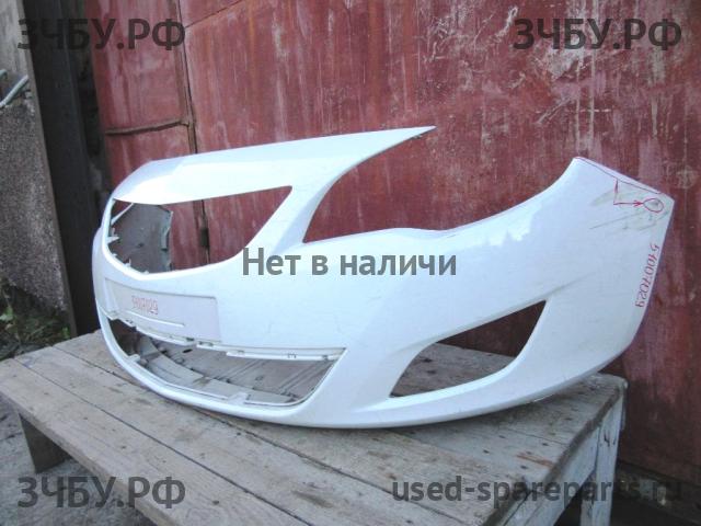 Opel Astra J Бампер передний