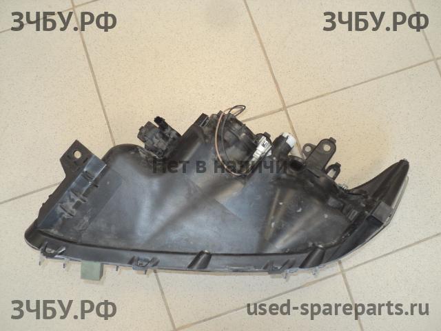 Toyota RAV 4 (3) Фара правая