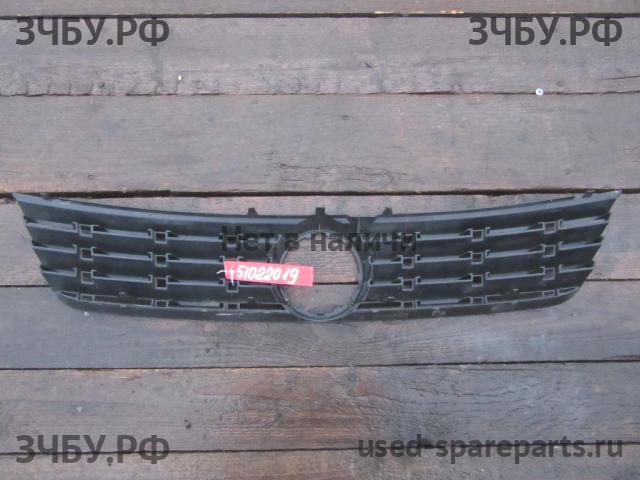 Volkswagen Passat B5 Решетка радиатора