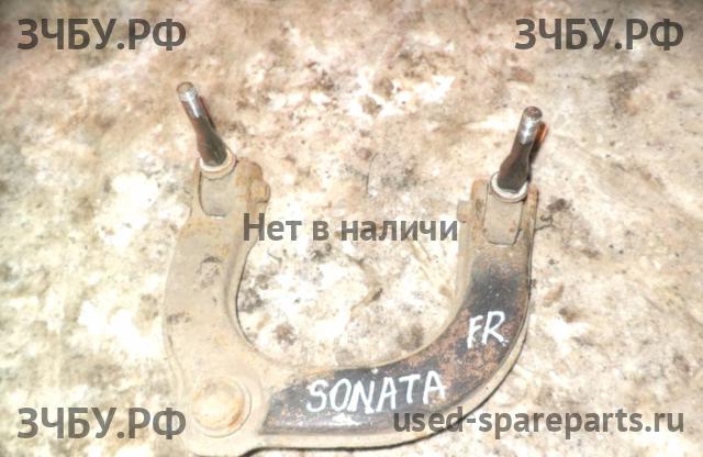 Hyundai Sonata 4 Рычаг передний правый