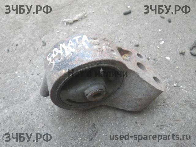 Hyundai Sonata 5 Опора двигателя