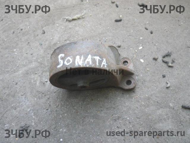 Hyundai Sonata 5 Опора двигателя