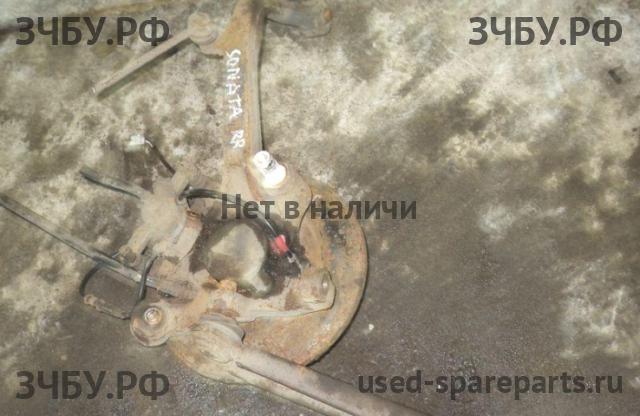 Hyundai Sonata 4 Кулак задний правый