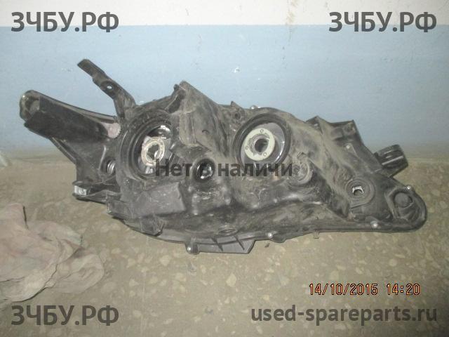 Toyota Camry 7 (V50) Фара левая