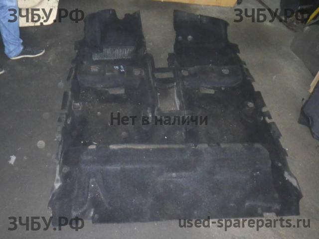 Ford Focus ST (2) Обшивка пола