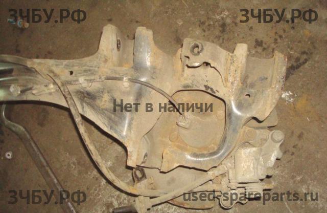 Mazda 3 [BK] Кулак задний левый