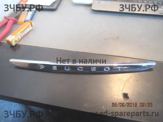 Peugeot 208 (1) Накладка на дверь багажника