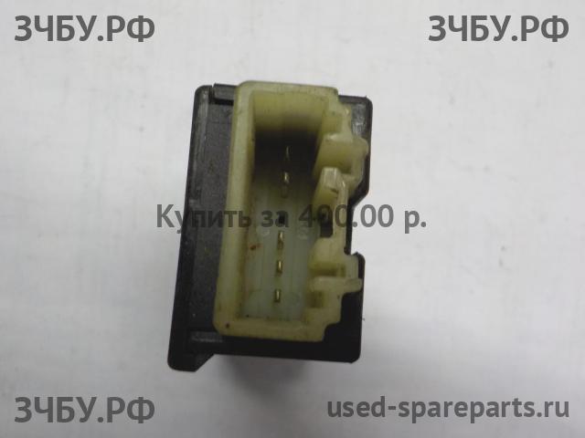 Mazda BT-50 (1) Кнопка корректора фар