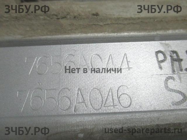 Mitsubishi Pajero/Montero 4 Подножка