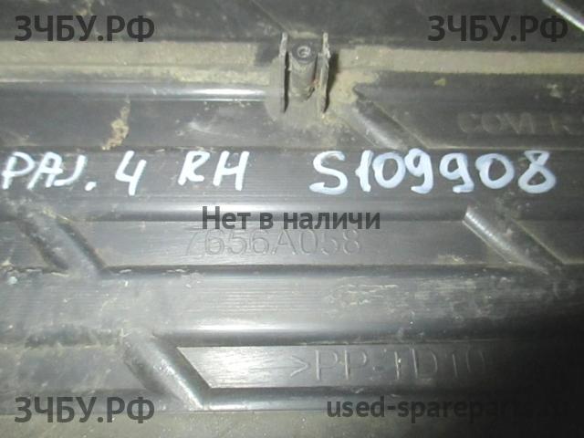 Mitsubishi Pajero/Montero 4 Подножка