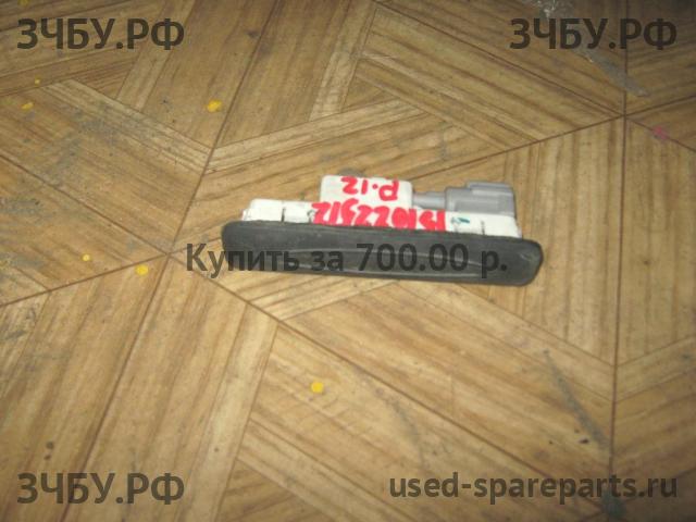 Nissan Primera P12 Кнопка открывания багажника