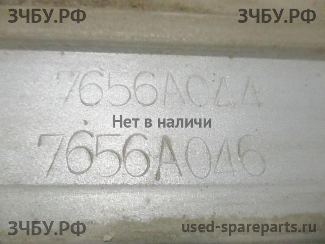 Mitsubishi Pajero/Montero 4 Подножка
