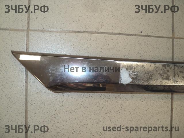 Toyota Corolla (E16 - E17) Накладка на крышку багажника