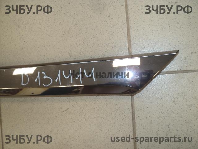 Toyota Corolla (E16 - E17) Накладка на крышку багажника