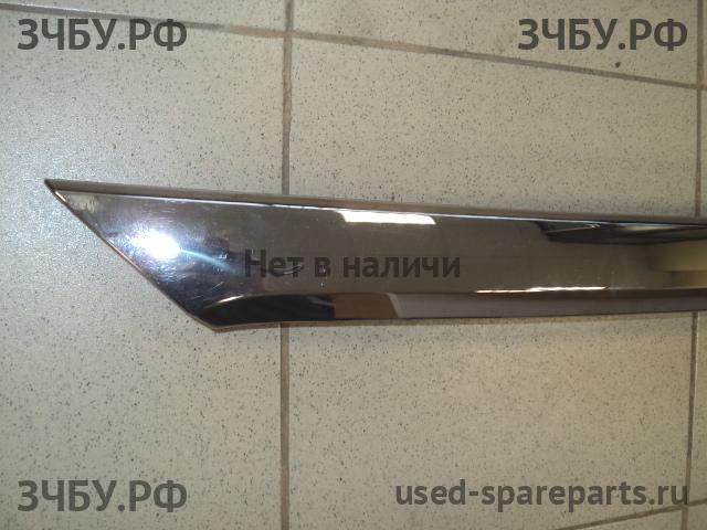 Toyota Corolla (E16 - E17) Накладка на крышку багажника